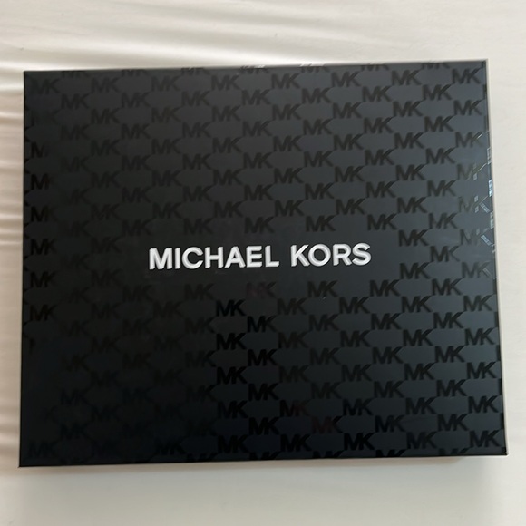 NWT Michael Kors gray Scarf and Hat Men Gift Set - Picture 5 of 5